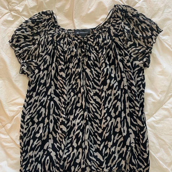 INC - Short sleeve top size XL - Picture 2 of 4